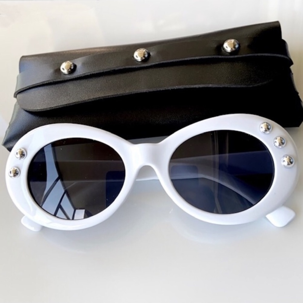 White sunglasses with studs handmade leather pouch - Picture 4 of 14